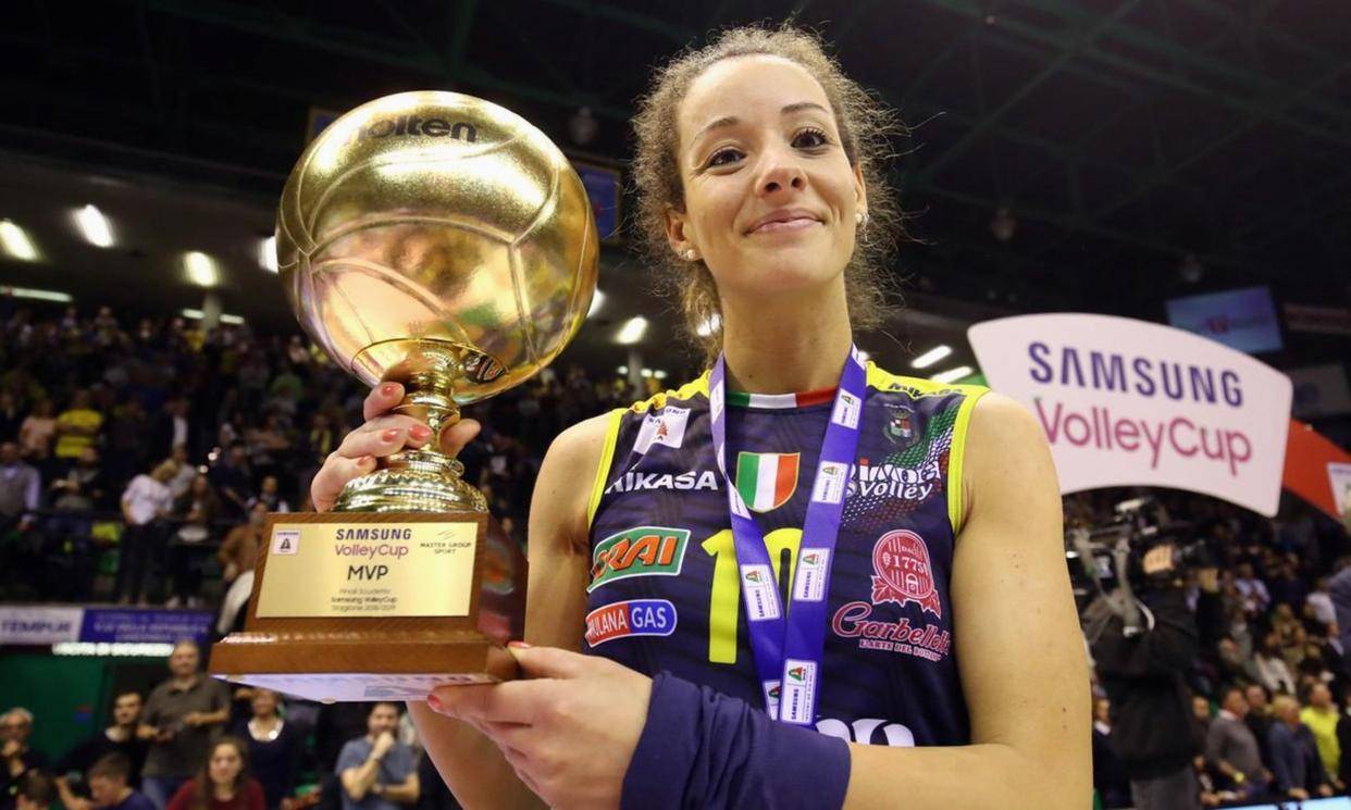 欧冠附加赛首回合诺瓦拉领先优势明显，斯坎迪奇非3比0或3比1不得拖入金局