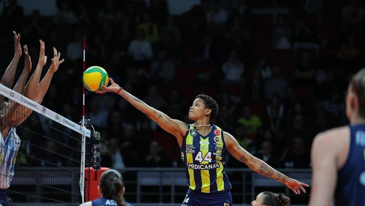 欧冠四强出炉！瓦基弗15连胜，艾格努8年首次出局，费内巴切28次发球失误