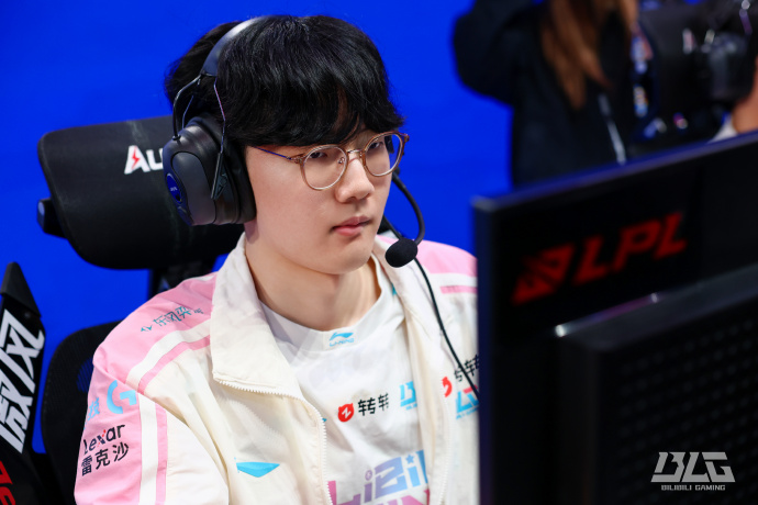 LPL登峰组下路分均伤害榜：Viper高达883